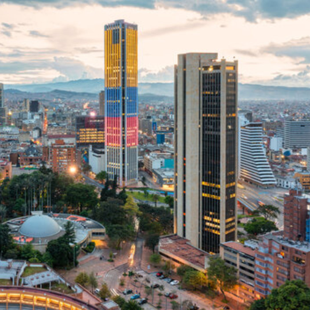 Guía visual sobre el proceso legal de constitución de empresas en Colombia, incluyendo trámites ante Cámara de Comercio y DIAN.