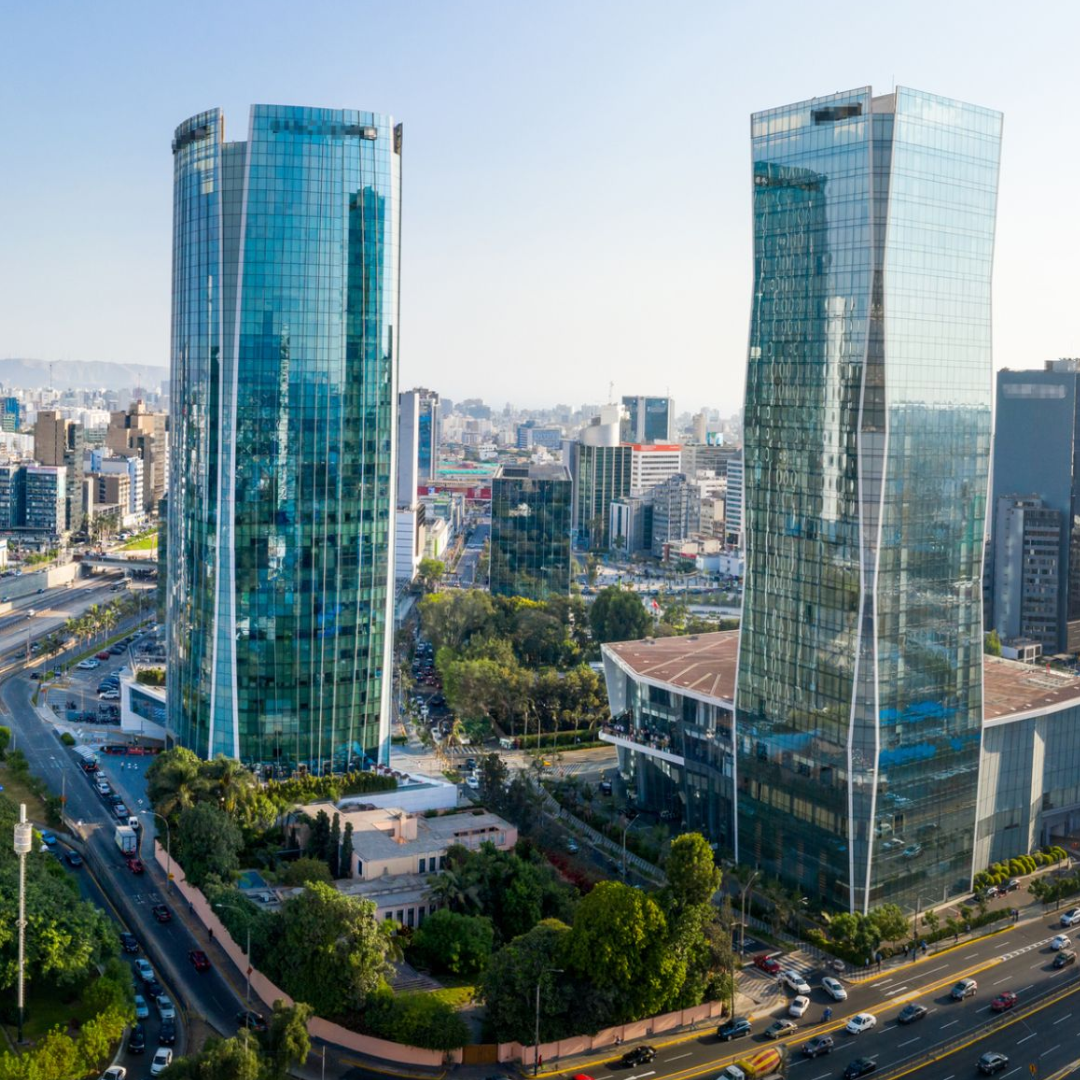 Pasos para la constitución de empresas en Perú: Elaboración de minuta, escritura pública en notaría e inscripción en los Registros Públicos (SUNARP).