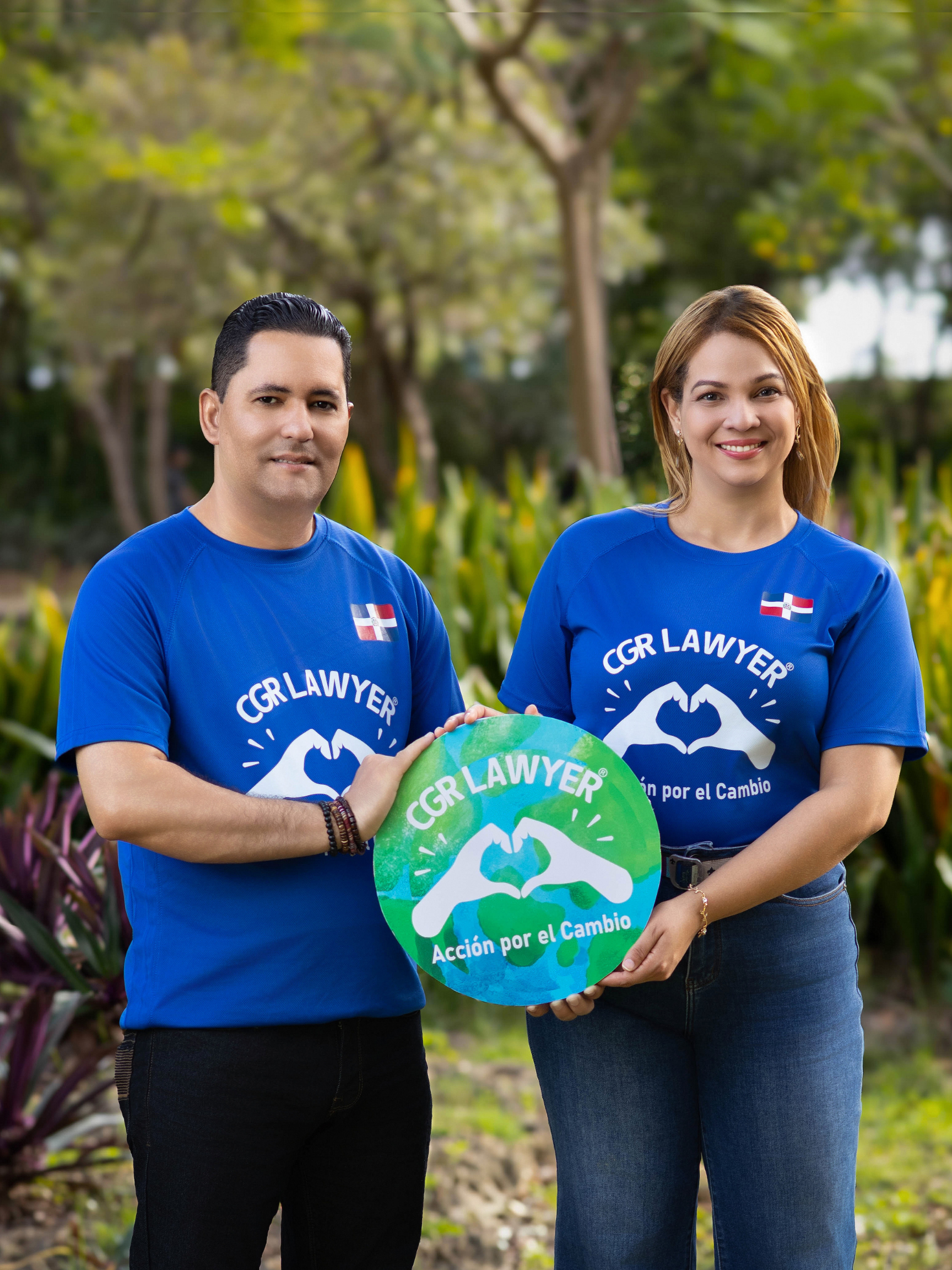 Socios de CGR Lawyer presentando la iniciativa de compromiso social "Acción por el Cambio" para el desarrollo legal y comunitario en República Dominicana